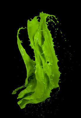 靜夜中的色彩樂章 黑色背景下非即飲型茶的三種油漆飛濺藝術